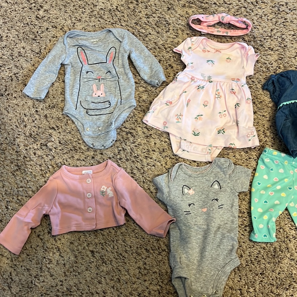 Newborn clothes bundle - Picture 3 of 3